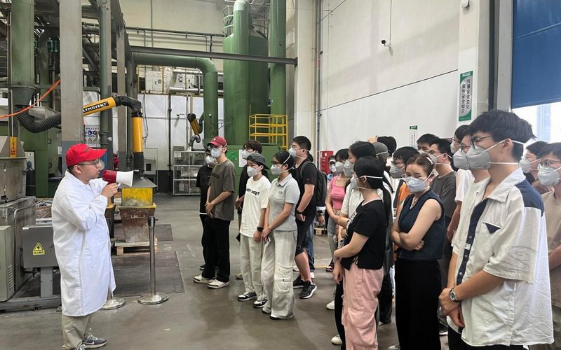 医学院学生走进企业参观实习，深化职业卫生实践认知 - 星期四, 25.09.2025